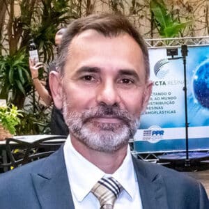 Irineu Bueno Barbosa Junior Sócio e diretor comercial da Global PET Reciclagem