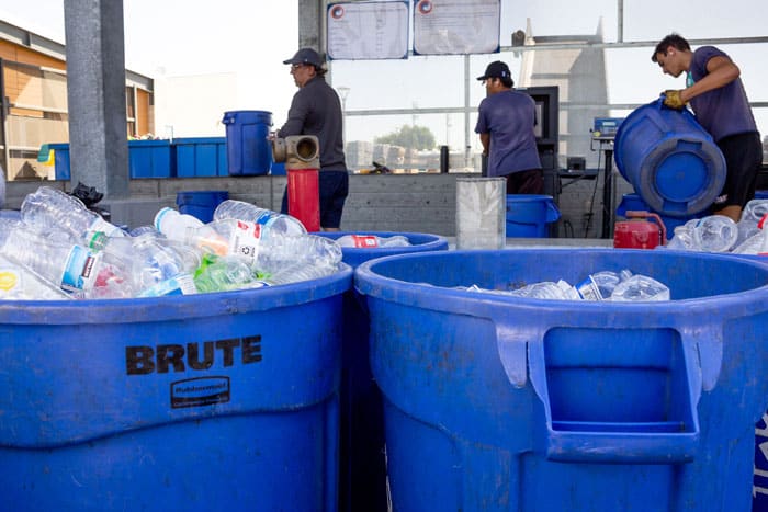 Califórnia: reciclagem de PET viabilizada por subsídio do governo estadual.