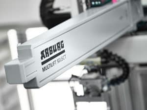Robô MULTILIFT SELECT: produtividade aumenta com uso do mesmo comando da injetora Arburg.
