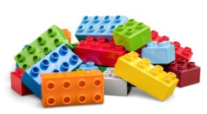 Lego: três anos de testes provaram inviabilidade de rPET na manufatura.