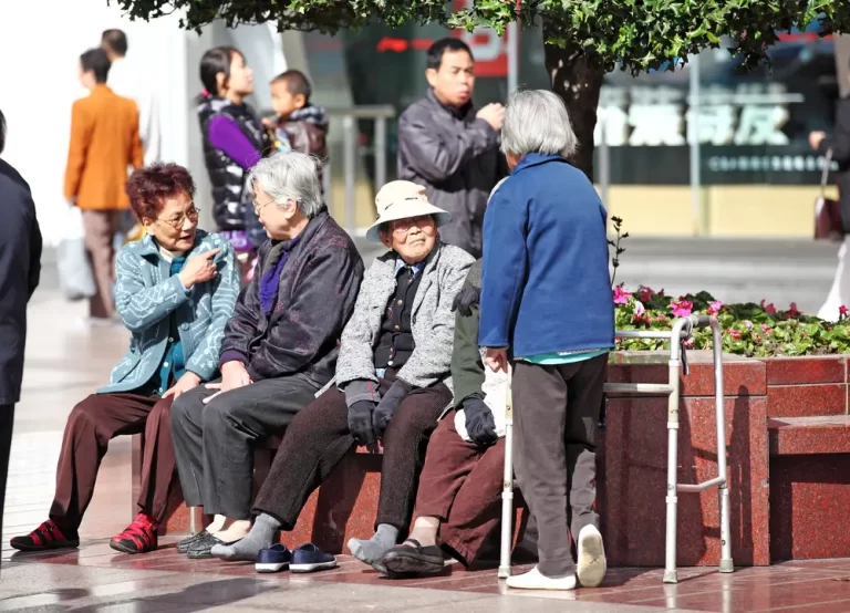 China: predomínio de idosos reduz consumo interno e fortalece exportações de resinas como PE.