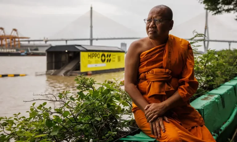 Abade Phra Mahapronom Dhammalagn Karo: despoluição do rio deslanchou com remoção de lixo plástico pelo barco Hippo.