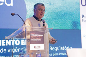 Édison Carlos: saneamento a cargo da iniciativa privada deve cobrir 2.193 municípios em 2025 versus 430 em 2021.