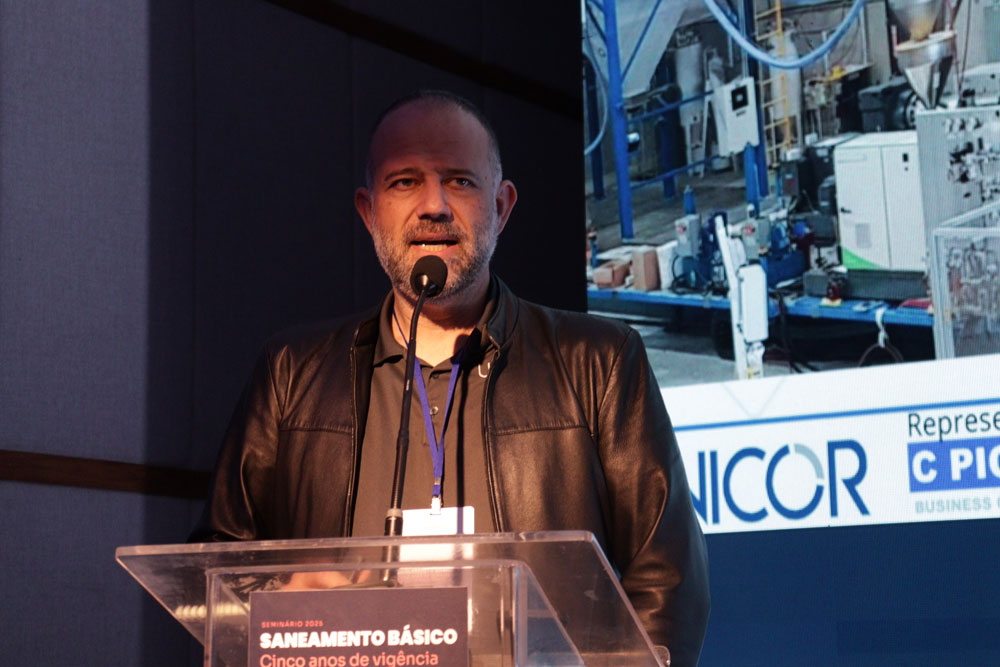 Conrado Picolo: corrugadores Unicor médios e grandes para tubos de saneamento.