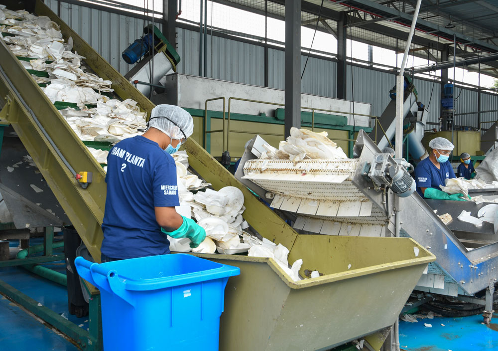 Plastlit: reciclagem de EPS grau alimentício amparada por lei que obriga uso do material recuperado em embalagens.