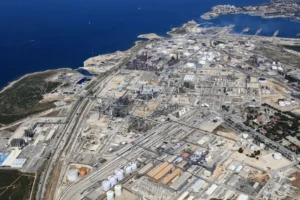 Ineos em Lavera: apoio do governo francês para impedir fechamento do cracker do complexo petroquímico.