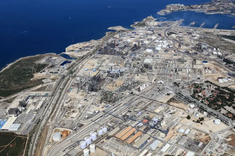 Ineos em Lavera: apoio do governo francês para impedir fechamento do cracker do complexo petroquímico.