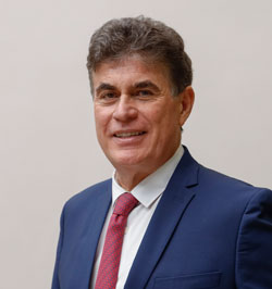 José Ricardo Roriz Coelho: excedente global de resinas convertendo-se em produtos acabados que invadem o Brasil.