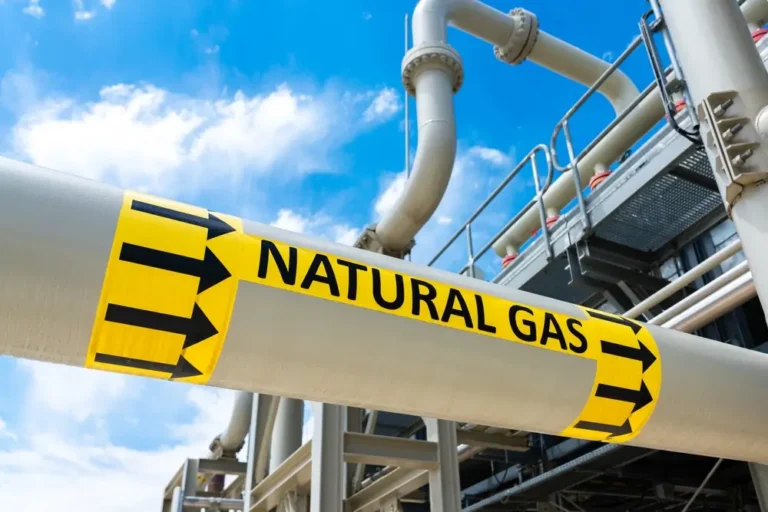 Índia institui racionamento do gás natural liquefeito