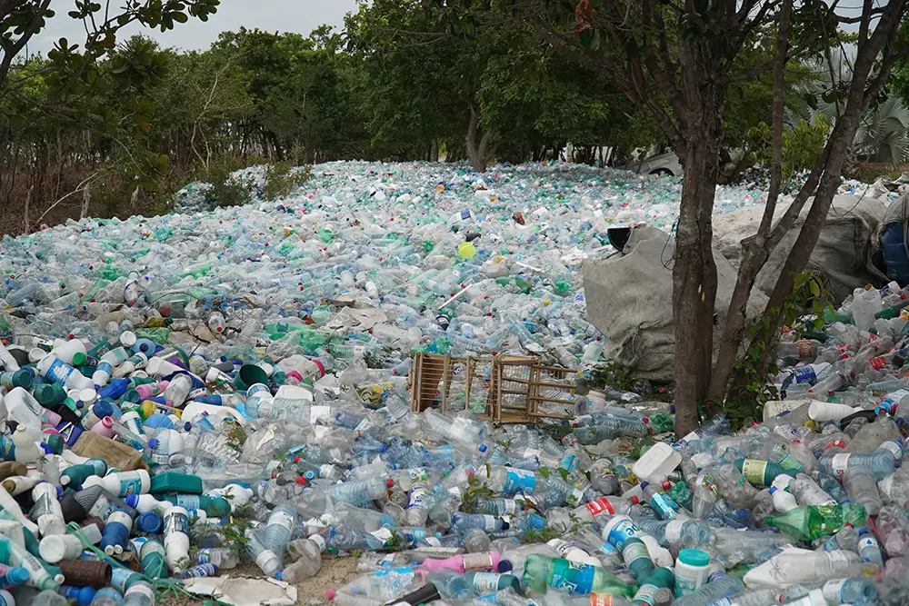 Brasil: coleta seletiva deficiente encarece e desajusta o suprimento de resíduo PET reciclável.